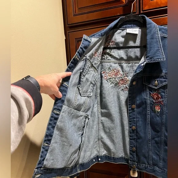 The SkyLine Collection Denim Jacket Embroidered Floral Size XL - Picture 10 of 12